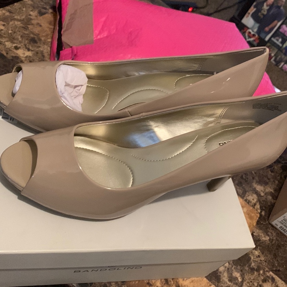 Bandolino 9.5 Nude/Tan Heel